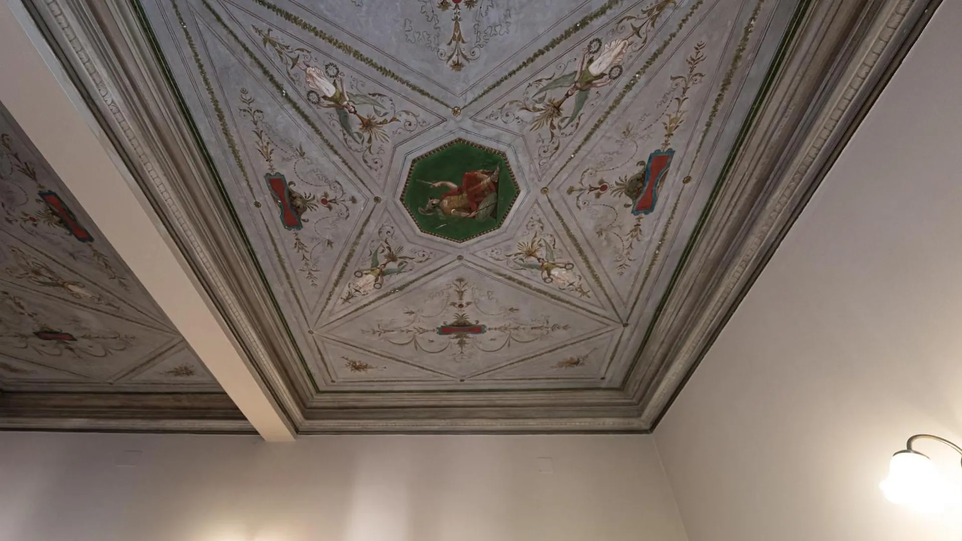 Bologna Centro - Luxuryhotel 0*,
