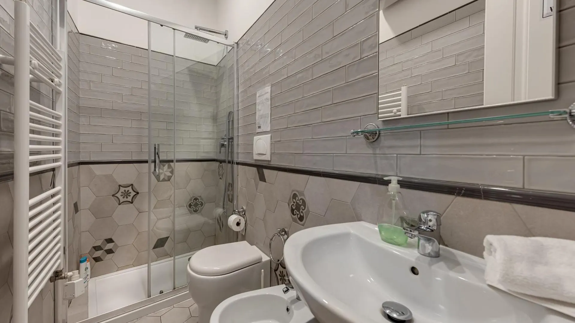 Bologna Centro - Luxuryhotel 0*,  Italy